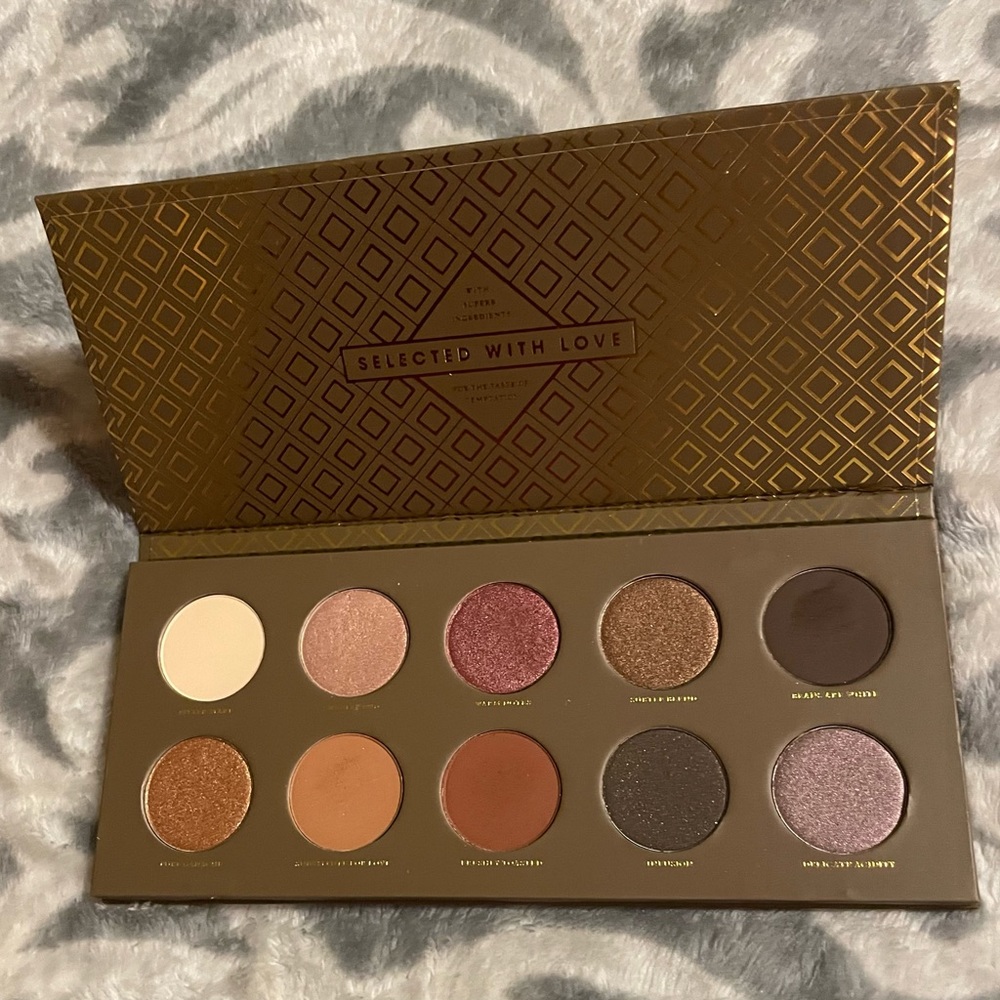 ZOEVA Cocoa Blend eyeshadow Palette - Gorgeous, Buttery Pigments -